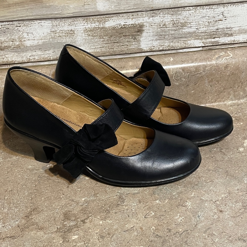 Softspots Size 8.5 W Black Mary Jane Heels with Bow